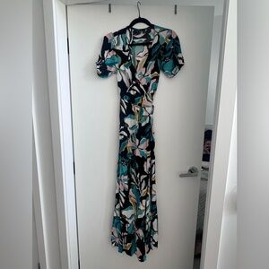 SOLD - Floral Patterned Summer Wrap Dress ☀️